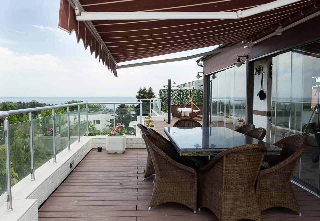 דירות סנט קונסטנטין והלנה Under The Stars - Lux Penthouse With Pool And Terrace By Flat Mаnager מראה חיצוני תמונה