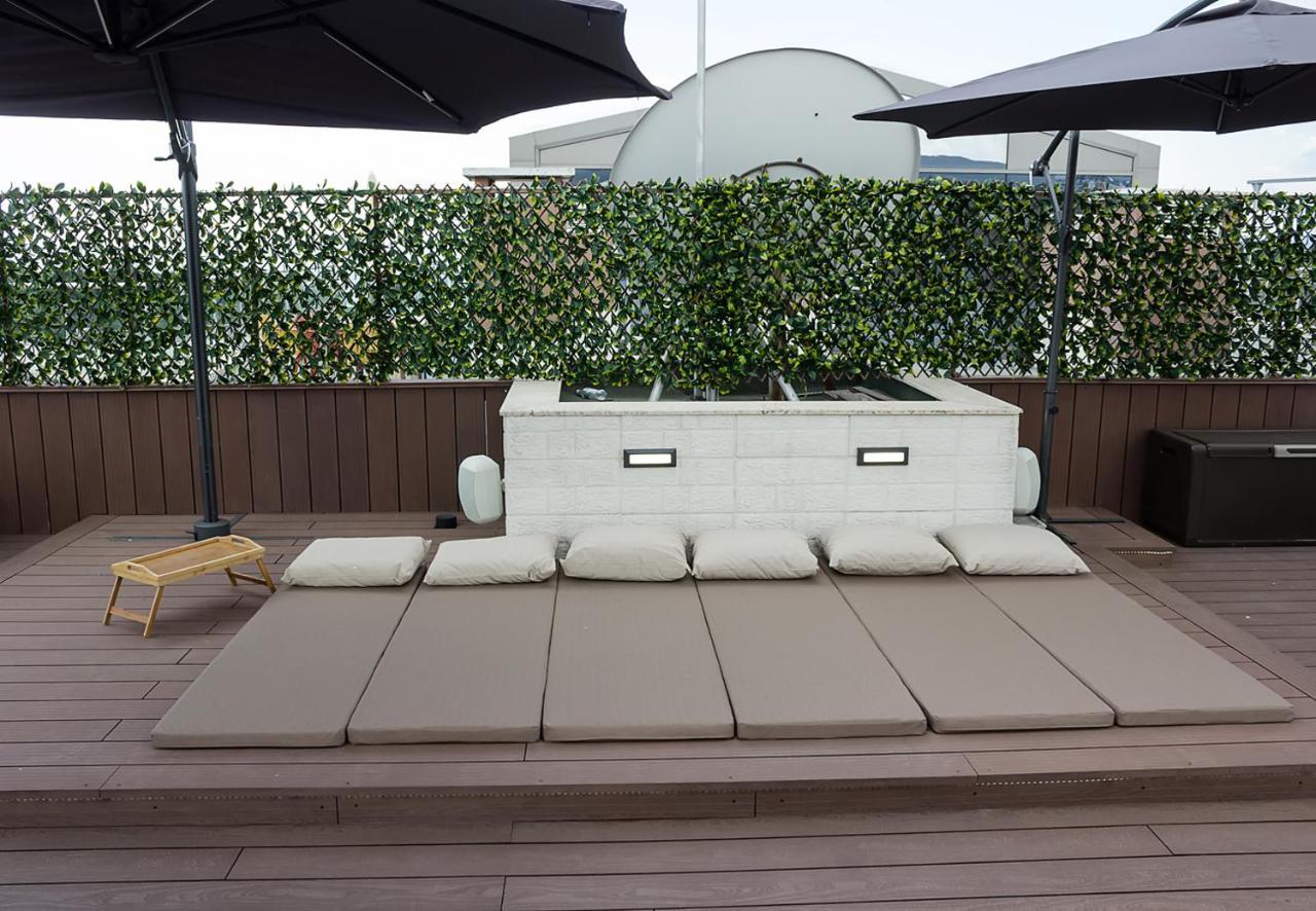 דירות סנט קונסטנטין והלנה Under The Stars - Lux Penthouse With Pool And Terrace By Flat Mаnager מראה חיצוני תמונה